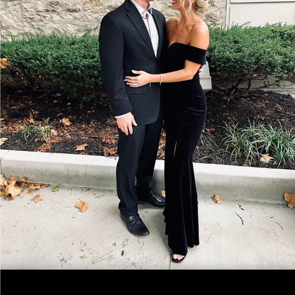 Elegant Off-Shoulder Black Evening Gown